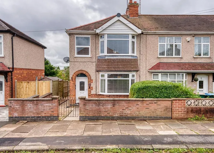 Warwick Uni-Modern 3 Bed House Free Parking, Wifi, Garden